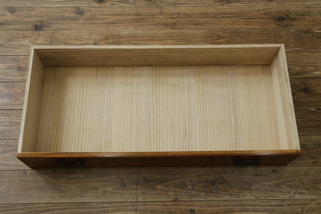 中古　美品　高級品　江戸指物家具　前面欅(ケヤキ)材　側面キハダ材　内部桐材　上品な和の雰囲気漂う引き出し10杯の収納箪笥　定価約140万円　(R-073169)