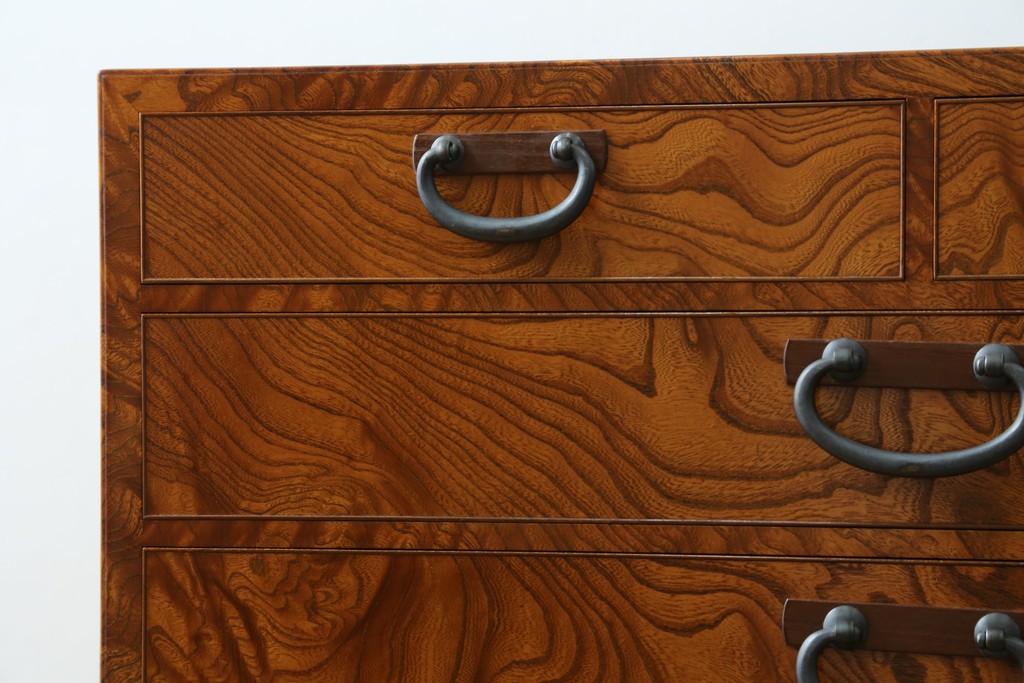 中古　美品　高級品　江戸指物家具　前面欅(ケヤキ)材　側面キハダ材　内部桐材　上品な和の雰囲気漂う引き出し10杯の収納箪笥　定価約140万円　(R-073169)