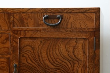 中古　美品　高級品　江戸指物家具　前面欅(ケヤキ)材　側面キハダ材　内部桐材　上品な和の雰囲気漂う引き出し10杯の収納箪笥　定価約140万円　(R-073169)