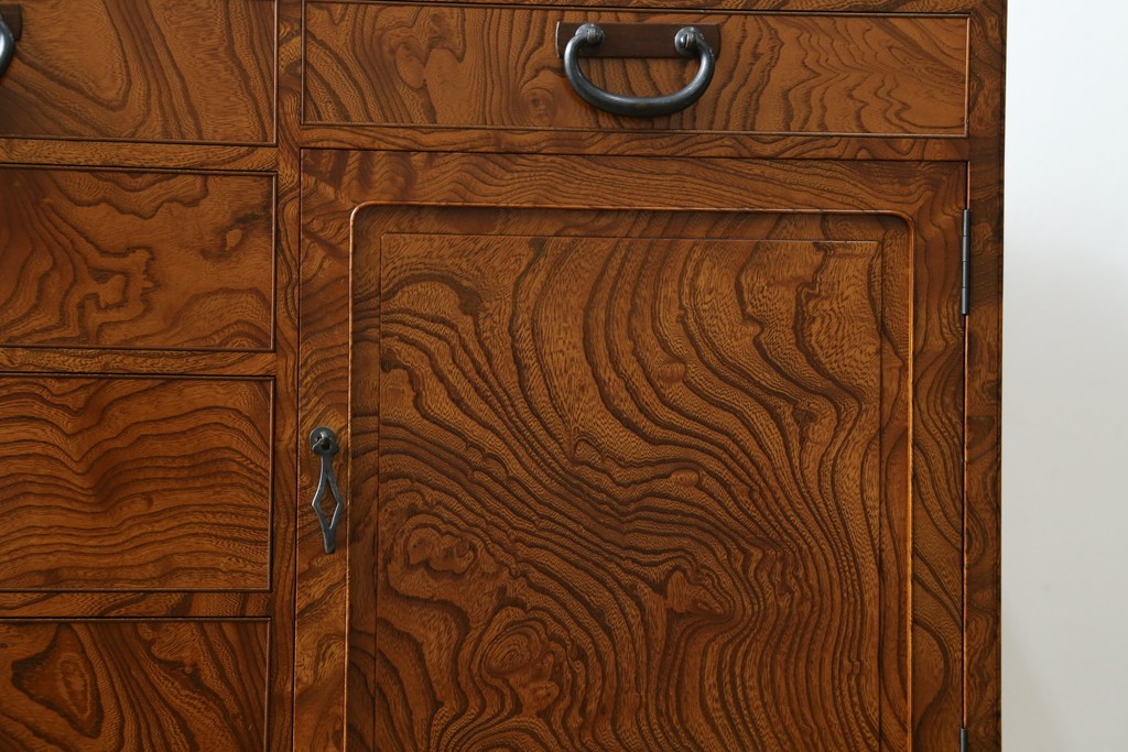 中古　美品　高級品　江戸指物家具　前面欅(ケヤキ)材　側面キハダ材　内部桐材　上品な和の雰囲気漂う引き出し10杯の収納箪笥　定価約140万円　(R-073169)