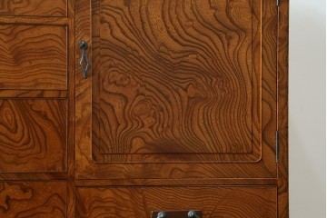 中古　美品　高級品　江戸指物家具　前面欅(ケヤキ)材　側面キハダ材　内部桐材　上品な和の雰囲気漂う引き出し10杯の収納箪笥　定価約140万円　(R-073169)