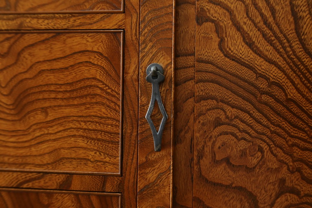 中古　美品　高級品　江戸指物家具　前面欅(ケヤキ)材　側面キハダ材　内部桐材　上品な和の雰囲気漂う引き出し10杯の収納箪笥　定価約140万円　(R-073169)