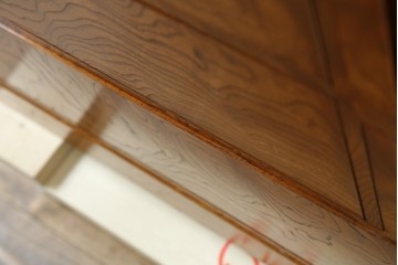 中古　美品　高級品　江戸指物家具　前面欅(ケヤキ)材　側面キハダ材　内部桐材　上品な和の雰囲気漂う引き出し10杯の収納箪笥　定価約140万円　(R-073169)