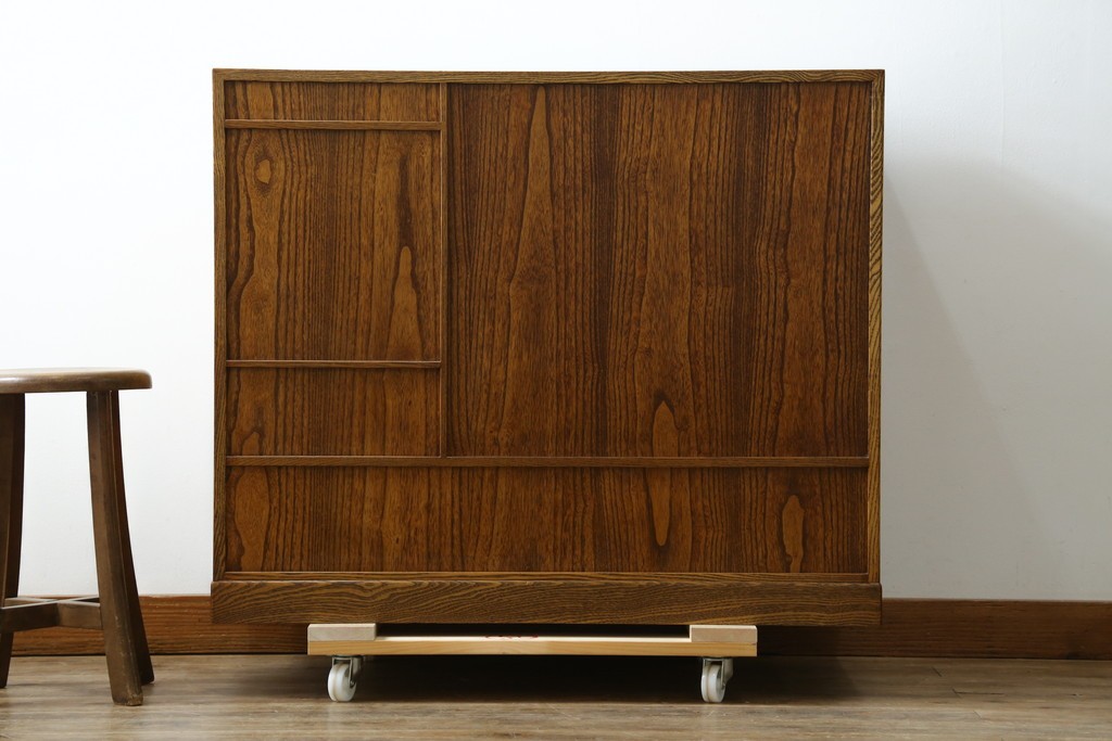 中古　美品　高級品　江戸指物家具　前面欅(ケヤキ)材　側面キハダ材　内部桐材　上品な和の雰囲気漂う引き出し10杯の収納箪笥　定価約140万円　(R-073169)