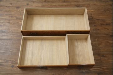 中古　美品　高級品　江戸指物家具　前面欅(ケヤキ)材　側面キハダ材　内部桐材　上品な和の雰囲気漂う引き出し10杯の収納箪笥(整理箪笥、衣装箪笥、和箪笥、チェスト)(定価約140万円)(R-073169)