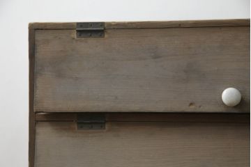 和製アンティーク　味わい深い木の風合いが魅力の三段パタパタ収納棚(下駄箱、ロッカー、サイドボード、キャビネット、戸棚)(R-073170)