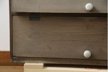 和製アンティーク　味わい深い木の風合いが魅力の三段パタパタ収納棚(下駄箱、ロッカー、サイドボード、キャビネット、戸棚)(R-073170)