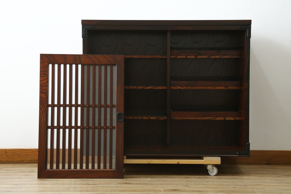 中古　美品　岩谷堂箪笥　内部の作りにも注目!　使い勝手の良いスノコ棚の水屋箪笥サイドボード　(R-073173)