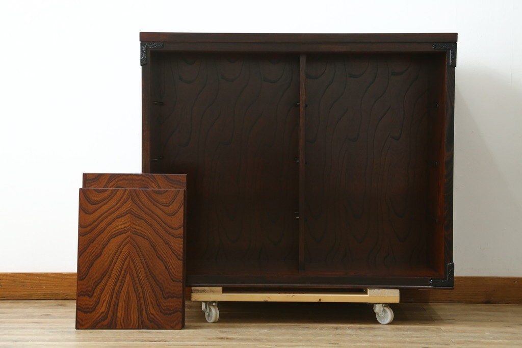 中古　美品　岩谷堂箪笥　内部の作りにも注目!　使い勝手の良いスノコ棚の水屋箪笥サイドボード　(R-073173)
