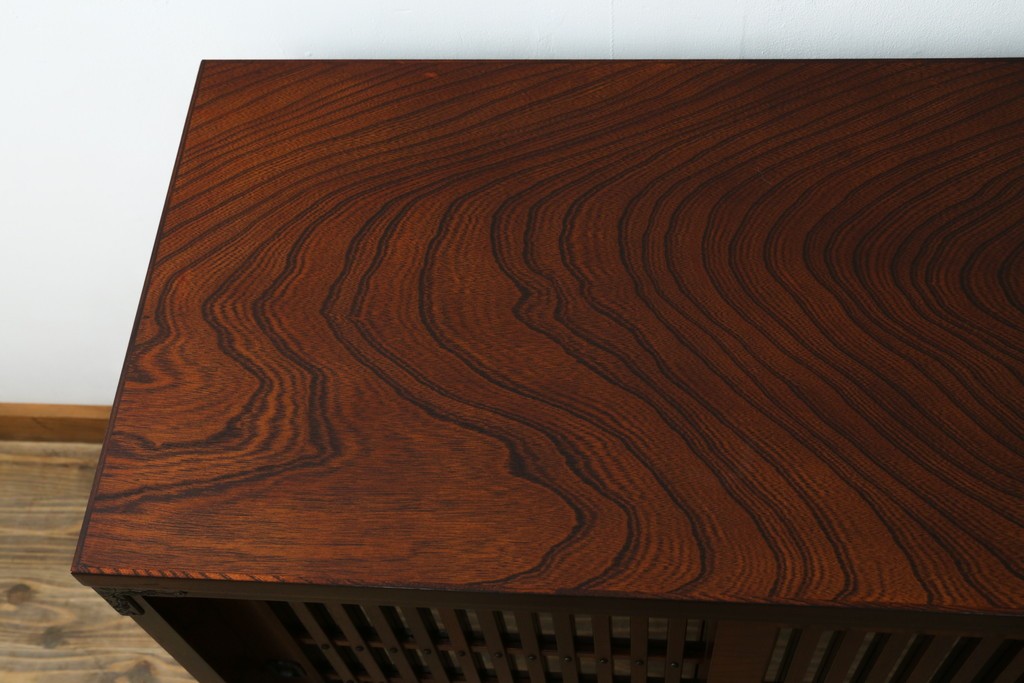 中古　美品　岩谷堂箪笥　内部の作りにも注目!　使い勝手の良いスノコ棚の水屋箪笥サイドボード　(R-073173)