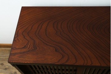 中古　美品　岩谷堂箪笥　内部の作りにも注目!　使い勝手の良いスノコ棚の水屋箪笥サイドボード　(R-073173)