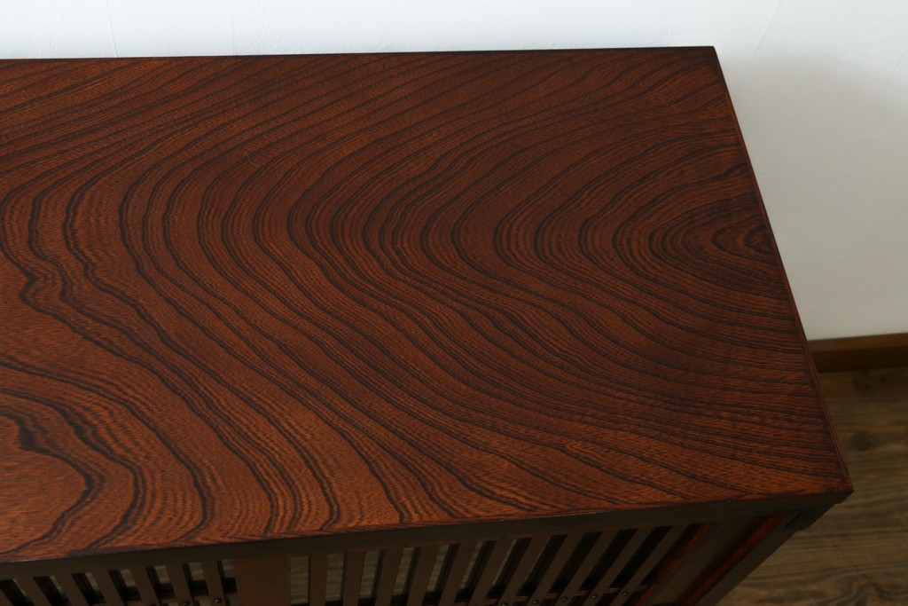 中古　美品　岩谷堂箪笥　内部の作りにも注目!　使い勝手の良いスノコ棚の水屋箪笥サイドボード　(R-073173)