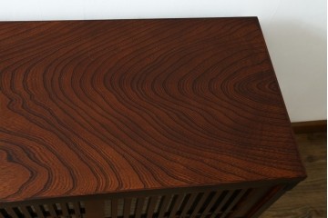 中古　美品　岩谷堂箪笥　内部の作りにも注目!　使い勝手の良いスノコ棚の水屋箪笥サイドボード　(R-073173)