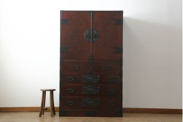 中古　美品　欅産業　漆塗り　立派な金具と品のある佇まいが美しい仙台箪笥(着物箪笥、整理箪笥、衣装箪笥、重ね箪笥、引き出し)(定価約80万円)(R-073174)