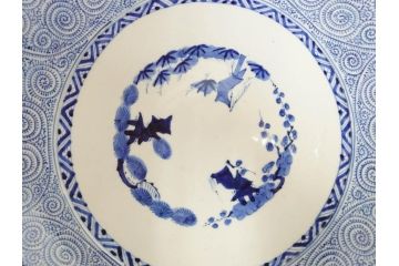 太明成化年製　古伊万里　染付　蛸唐草文　松竹梅図　1尺5寸皿　約46cm　繊細な美しい絵付けに魅了される大皿(一尺五寸、和食器、和皿)(R-073179)