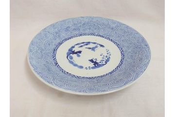 太明成化年製　古伊万里　染付　蛸唐草文　松竹梅図　1尺3寸皿　約42cm　繊細な美しい絵付けに魅了される大皿(一尺三寸、和食器、和皿)(R-073180)