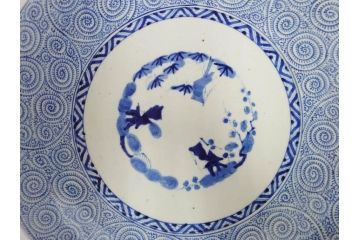 太明成化年製　古伊万里　染付　蛸唐草文　松竹梅図　1尺3寸皿　約42cm　繊細な美しい絵付けに魅了される大皿(一尺三寸、和食器、和皿)(R-073180)