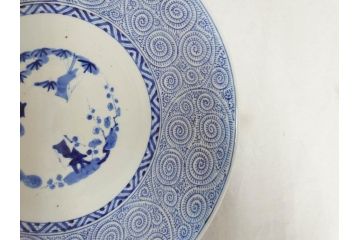 太明成化年製　古伊万里　染付　蛸唐草文　松竹梅図　1尺3寸皿　約42cm　繊細な美しい絵付けに魅了される大皿(一尺三寸、和食器、和皿)(R-073180)