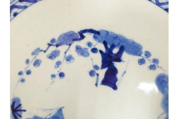 太明成化年製　古伊万里　染付　蛸唐草文　松竹梅図　1尺3寸皿　約42cm　繊細な美しい絵付けに魅了される大皿(一尺三寸、和食器、和皿)(R-073180)