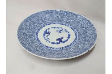 太明成化年製　古伊万里　染付　蛸唐草文　松竹梅図　1尺3寸皿　約41cm　繊細な美しい絵付けに魅了される大皿(一尺三寸、和食器、和皿)(R-073181)
