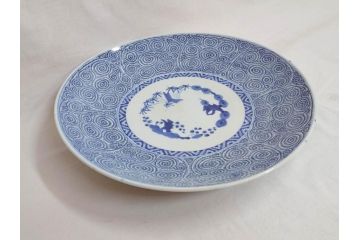太明成化年製　古伊万里　染付　蛸唐草文　松竹梅図　1尺3寸皿　約41cm　繊細な美しい絵付けに魅了される大皿(一尺三寸、和食器、和皿)(R-073181)