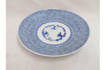 太明成化年製　古伊万里　染付　蛸唐草文　松竹梅図　1尺3寸皿　約41cm　繊細な美しい絵付けに魅了される大皿(一尺三寸、和食器、和皿)(R-073181)