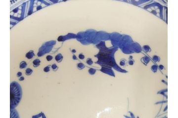 太明成化年製　古伊万里　染付　蛸唐草文　松竹梅図　1尺3寸皿　約41cm　繊細な美しい絵付けに魅了される大皿(一尺三寸、和食器、和皿)(R-073181)
