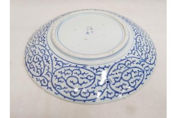 太明成化年製　古伊万里　染付　蛸唐草文　松竹梅図　1尺3寸皿　約41cm　繊細な美しい絵付けに魅了される大皿(一尺三寸、和食器、和皿)(R-073181)