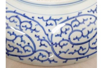 太明成化年製　古伊万里　染付　蛸唐草文　松竹梅図　1尺3寸皿　約41cm　繊細な美しい絵付けに魅了される大皿(一尺三寸、和食器、和皿)(R-073181)