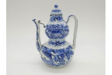 中国　青花　人物図　繊細な意匠にこだわりを感じる執壺(茶壺、しょうゆ差し、醤油瓶、水差し、注子、水注、茶道具)(R-073187)