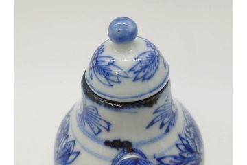 中国　青花　人物図　繊細な意匠にこだわりを感じる執壺(茶壺、しょうゆ差し、醤油瓶、水差し、注子、水注、茶道具)(R-073187)