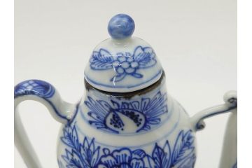 中国　青花　人物図　繊細な意匠にこだわりを感じる執壺(茶壺、しょうゆ差し、醤油瓶、水差し、注子、水注、茶道具)(R-073187)
