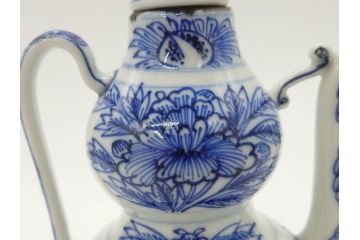 中国　青花　人物図　繊細な意匠にこだわりを感じる執壺(茶壺、しょうゆ差し、醤油瓶、水差し、注子、水注、茶道具)(R-073187)