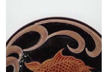 秋塘陶園　中村翠恒　鯉之図　1.1尺皿　約34cm　大胆に描かれた豪華な絵付けが目を惹く額皿(大皿、和皿、飾り皿、飾皿、和食器、一尺一寸、共箱付き)(R-073192)