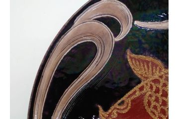 秋塘陶園　中村翠恒　鯉之図　1.1尺皿　約34cm　大胆に描かれた豪華な絵付けが目を惹く額皿(大皿、和皿、飾り皿、飾皿、和食器、一尺一寸、共箱付き)(R-073192)