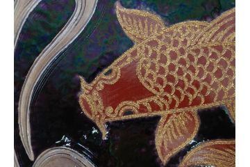 秋塘陶園　中村翠恒　鯉之図　1.1尺皿　約34cm　大胆に描かれた豪華な絵付けが目を惹く額皿(大皿、和皿、飾り皿、飾皿、和食器、一尺一寸、共箱付き)(R-073192)
