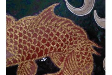 秋塘陶園　中村翠恒　鯉之図　1.1尺皿　約34cm　大胆に描かれた豪華な絵付けが目を惹く額皿(大皿、和皿、飾り皿、飾皿、和食器、一尺一寸、共箱付き)(R-073192)