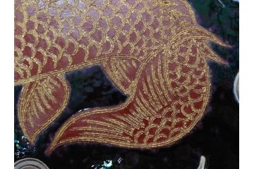 秋塘陶園　中村翠恒　鯉之図　1.1尺皿　約34cm　大胆に描かれた豪華な絵付けが目を惹く額皿(大皿、和皿、飾り皿、飾皿、和食器、一尺一寸、共箱付き)(R-073192)