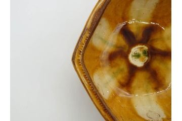 舩木研兒(船木研児)　黄釉押紋　約23cm　7.4寸　細やかなデザインが上品な雰囲気を醸し出す六角鉢(深鉢、深皿、和皿、和食器、七寸四分、共箱付き)(R-073193)