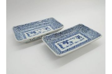 江戸期　大明成化年製　古伊万里　染付　蛸唐草　松竹梅文　約21cm　6.7寸　意匠を凝らしたデザインが素敵な長皿2枚セット(角皿、和皿、和食器、六寸七分)(R-073197)