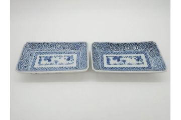 江戸期　大明成化年製　古伊万里　染付　蛸唐草　松竹梅文　約21cm　6.7寸　意匠を凝らしたデザインが素敵な長皿2枚セット(角皿、和皿、和食器、六寸七分)(R-073197)