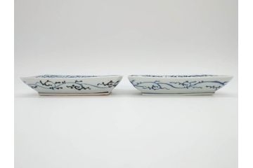 江戸期　大明成化年製　古伊万里　染付　蛸唐草　松竹梅文　約21cm　6.7寸　意匠を凝らしたデザインが素敵な長皿2枚セット(角皿、和皿、和食器、六寸七分)(R-073197)