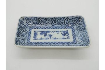 江戸期　大明成化年製　古伊万里　染付　蛸唐草　松竹梅文　約21cm　6.7寸　意匠を凝らしたデザインが素敵な長皿2枚セット(角皿、和皿、和食器、六寸七分)(R-073197)