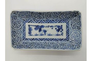 江戸期　大明成化年製　古伊万里　染付　蛸唐草　松竹梅文　約21cm　6.7寸　意匠を凝らしたデザインが素敵な長皿2枚セット(角皿、和皿、和食器、六寸七分)(R-073197)