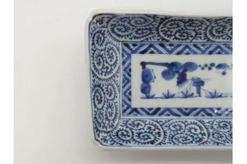 江戸期　大明成化年製　古伊万里　染付　蛸唐草　松竹梅文　約21cm　6.7寸　意匠を凝らしたデザインが素敵な長皿2枚セット(角皿、和皿、和食器、六寸七分)(R-073197)