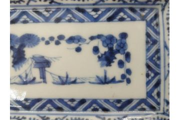 江戸期　大明成化年製　古伊万里　染付　蛸唐草　松竹梅文　約21cm　6.7寸　意匠を凝らしたデザインが素敵な長皿2枚セット(角皿、和皿、和食器、六寸七分)(R-073197)