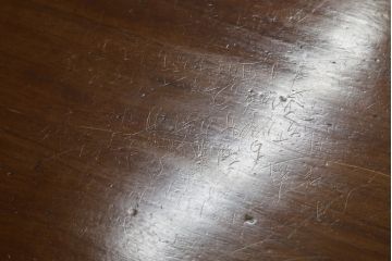 イギリスアンティーク　Lloyd's Antiques(ロイズ・アンティークス)取り扱い　ウォールナット材　クラシカルな雰囲気溢れるコンソールテーブル(デスク、ワークデスク、在宅用、在宅ワーク用、平机、英国)(R-073219)