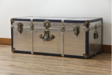 和製アンティーク　お部屋のアクセントにおすすめなジュラルミン張りのトランク(センターテーブル、ローテーブル、収納、ディスプレイ)(R-073220)