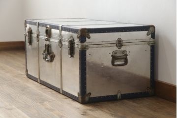 和製アンティーク　お部屋のアクセントにおすすめなジュラルミン張りのトランク(センターテーブル、ローテーブル、収納、ディスプレイ)(R-073220)