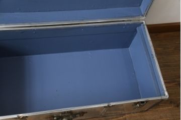 和製アンティーク　お部屋のアクセントにおすすめなジュラルミン張りのトランク(センターテーブル、ローテーブル、収納、ディスプレイ)(R-073220)